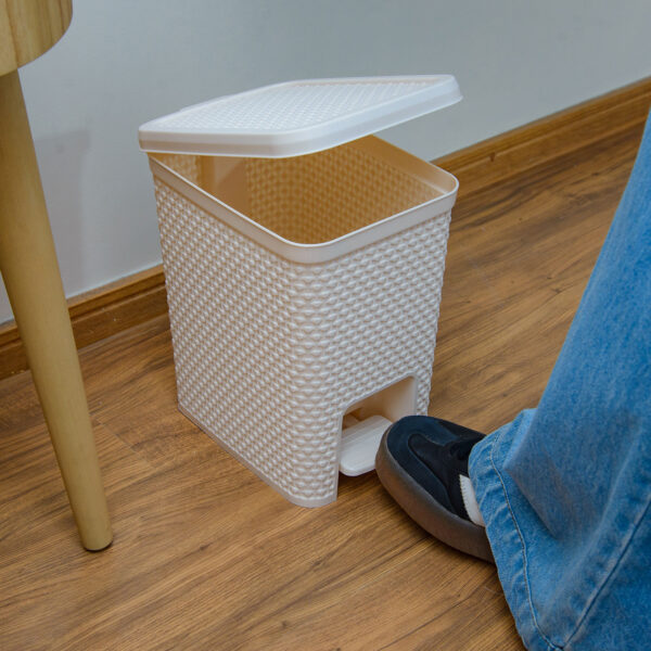 LIXEIRA NATURALLE RETANGULAR RATTAN C/PEDAL 14,0 L AREIA - Imagem 2